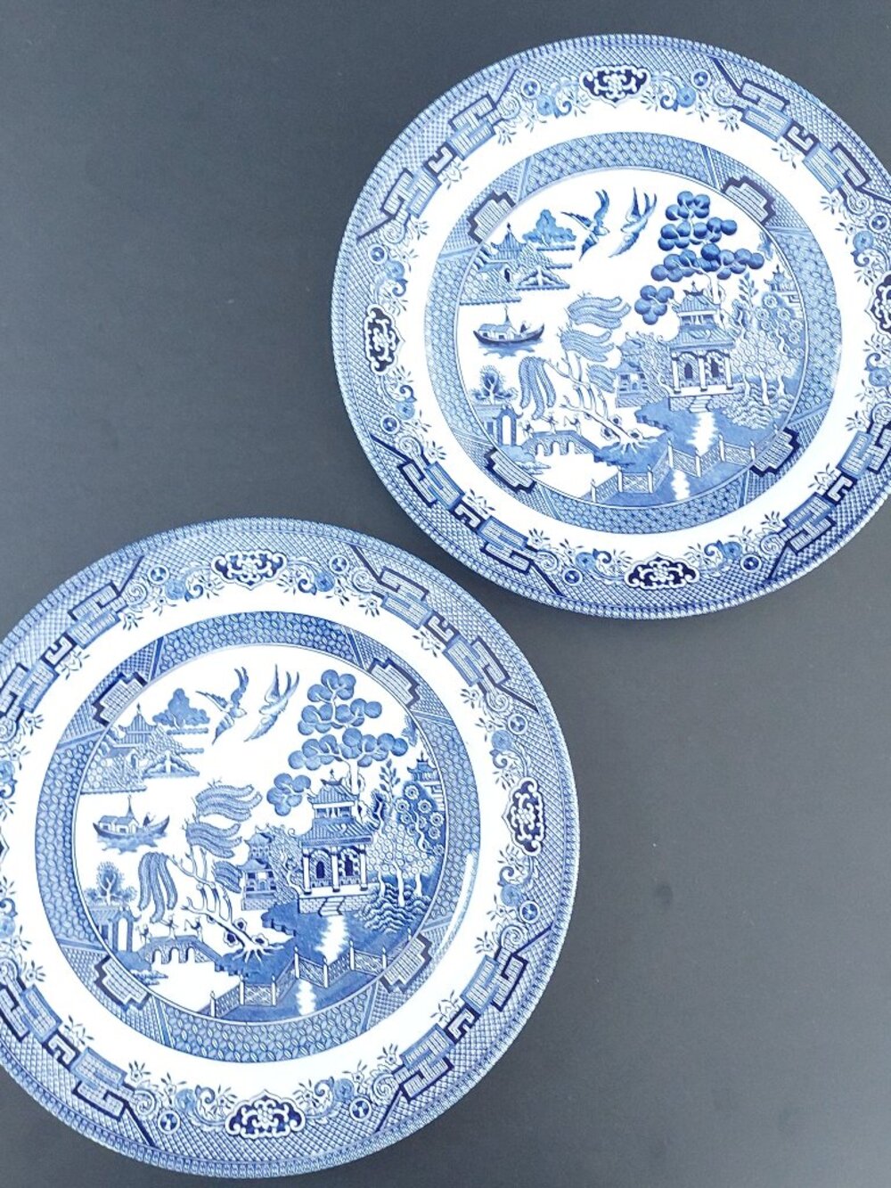 Set of 2 Vintage Blue Willow Dinner Plates Chinoiserie Transferware 10"